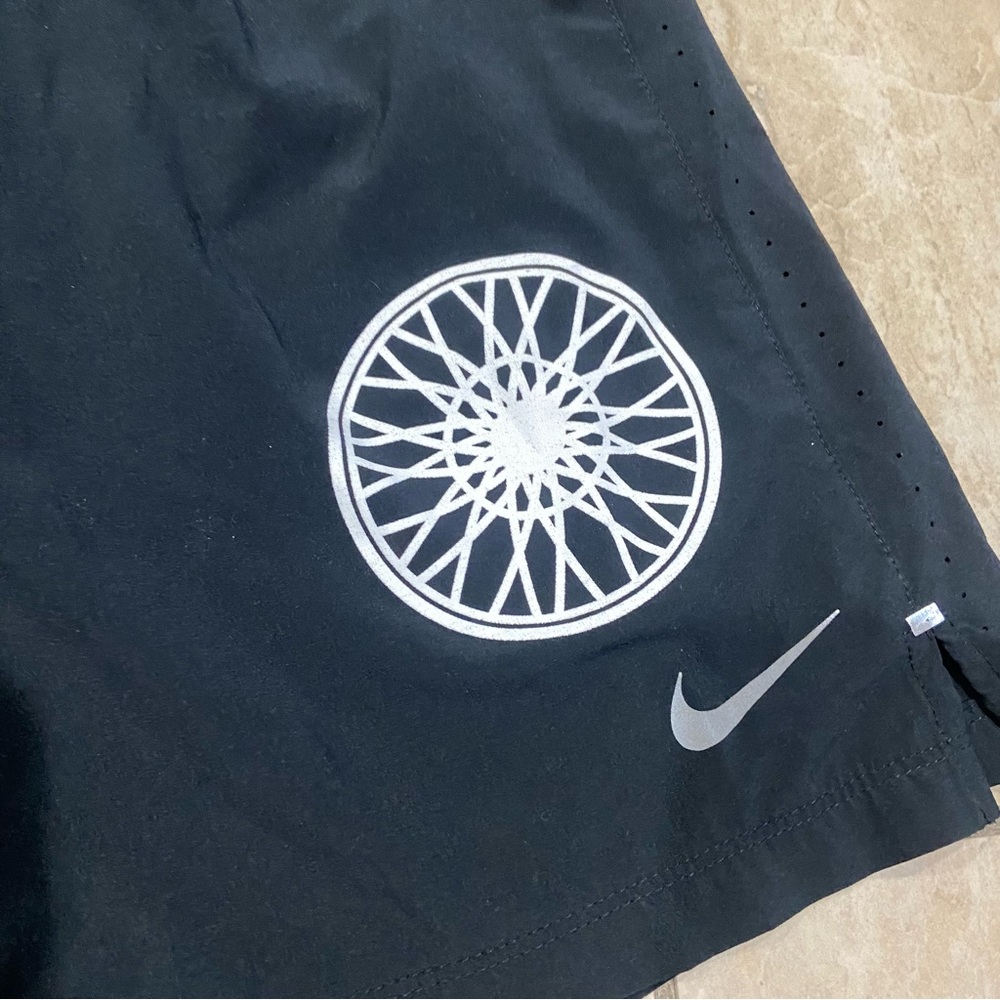 Nike Soulcycle Men's Shorts Black Size M Running/Sports Dri-Fit - Picture 3 of 5